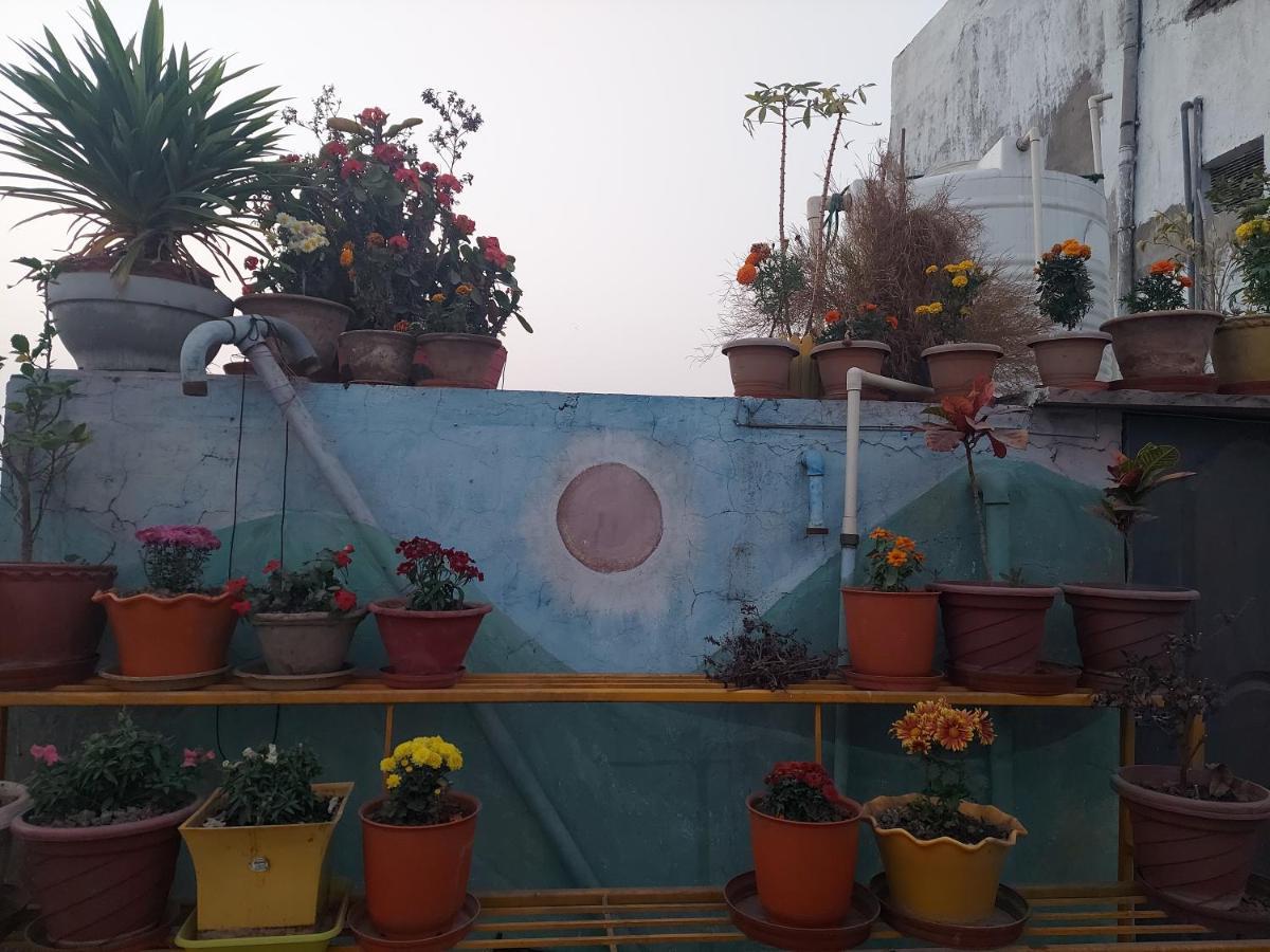 Om Shanthi Paying Guest House Varanasi Exterior photo